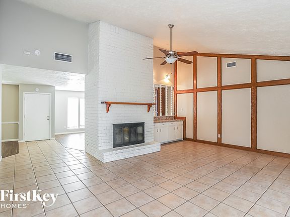 2nd image of 2207 Vista Manor Dr