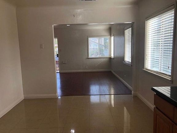 4th image of 1523 S Campbell Ave