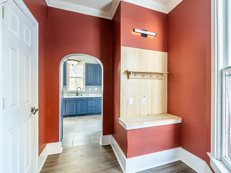 1104 Guilford St — Photo 4