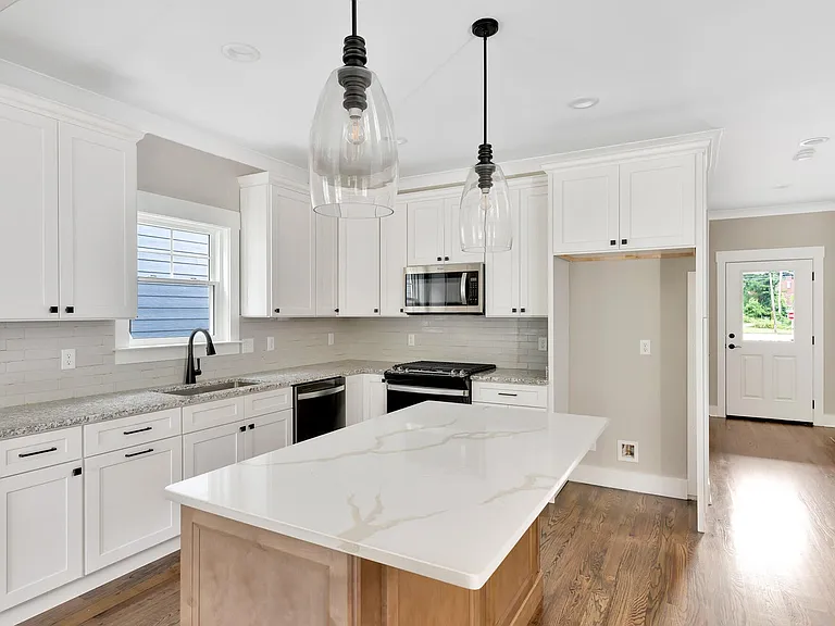 1323 Thomas Ave — Photo 21
