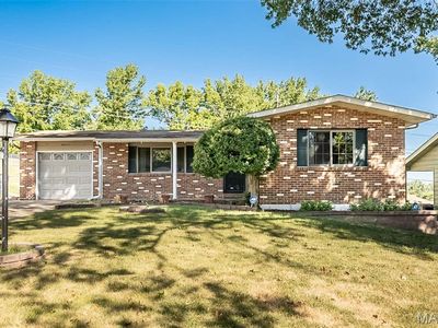 8827 Sumter Dr, Saint Louis, MO, 63136