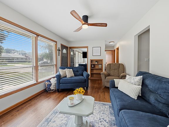 5th image of 202 Bonnie Brae Ave