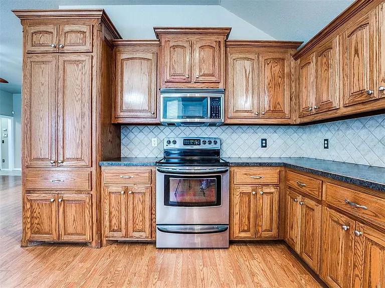 1209 Stoneridge Dr — Photo 29