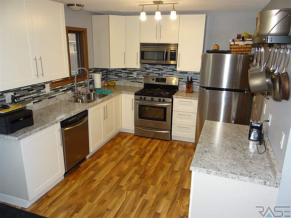 5th image of 206 N Eastern Ave