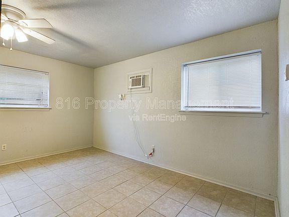 3rd image of 15112 Bellaire Ave APT A