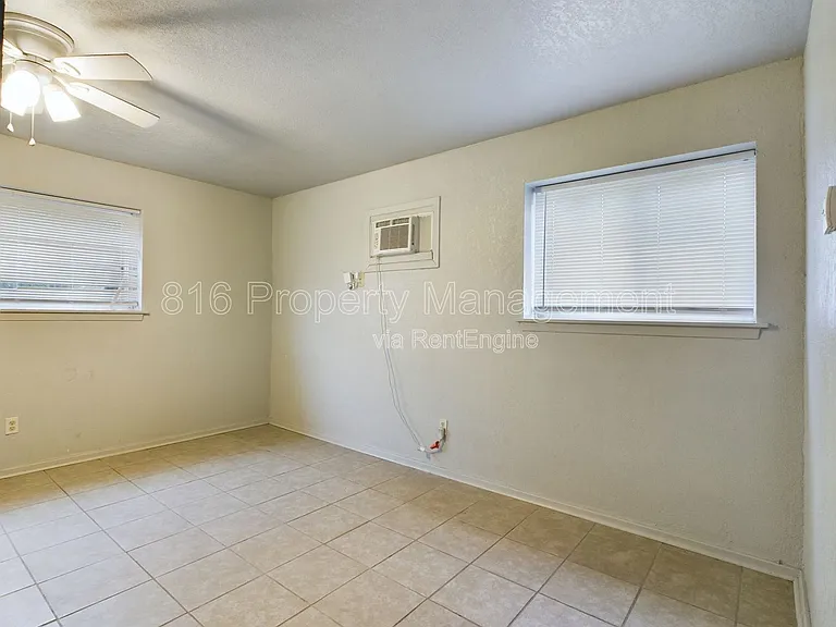 15112 Bellaire Ave #B — Photo 9