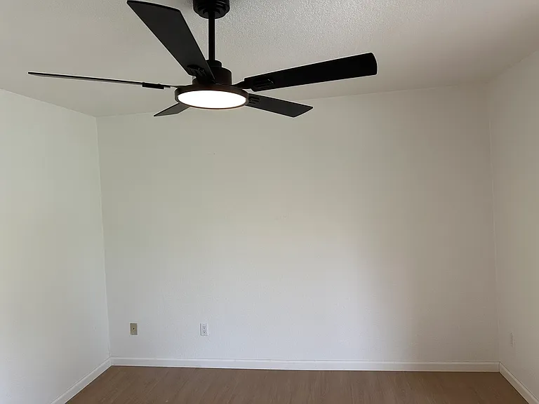 1521 Racquet Club Dr #B — Photo 7