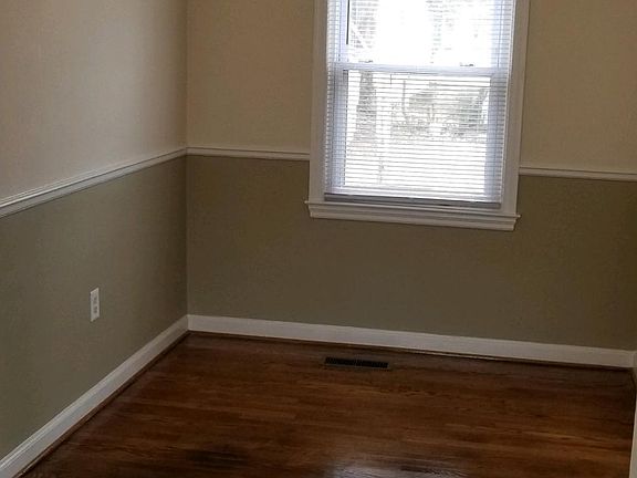 3rd image of 124 Courtney Ave NE