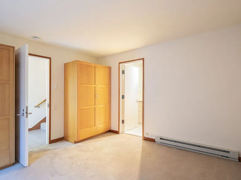 1059 Union St — Photo 13
