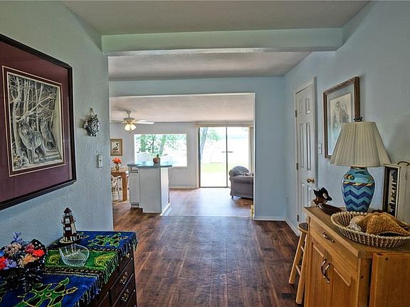 4th image of 1613 E Lake Dr