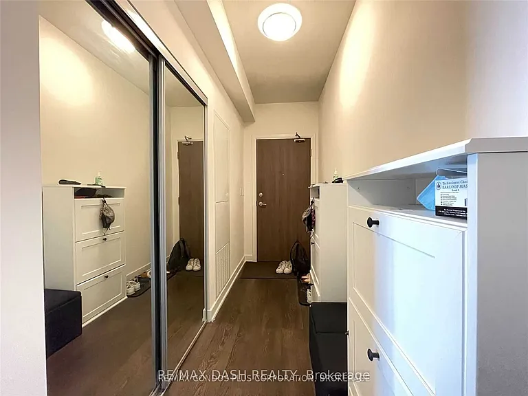 27 Bathurst St #902W — Photo 2