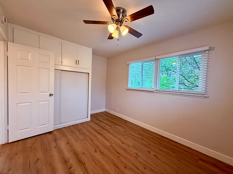 195 E Hullett St — Photo 16