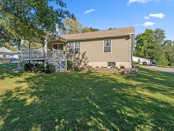 4th image of 160 Campbell Ct