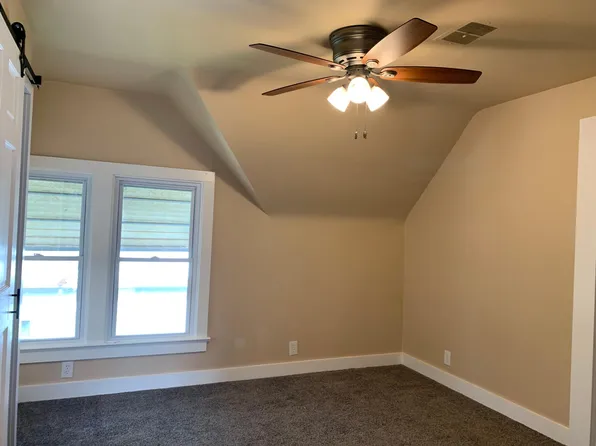 421 1/2 E 7th St, Auburn, IN 46706