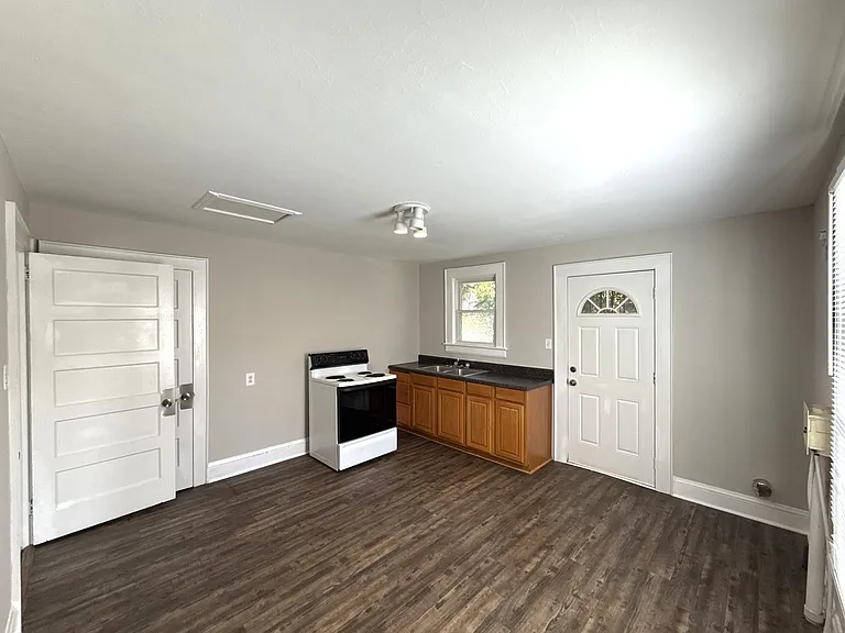 A0A69-904-906 Harrill Street — Photo 10