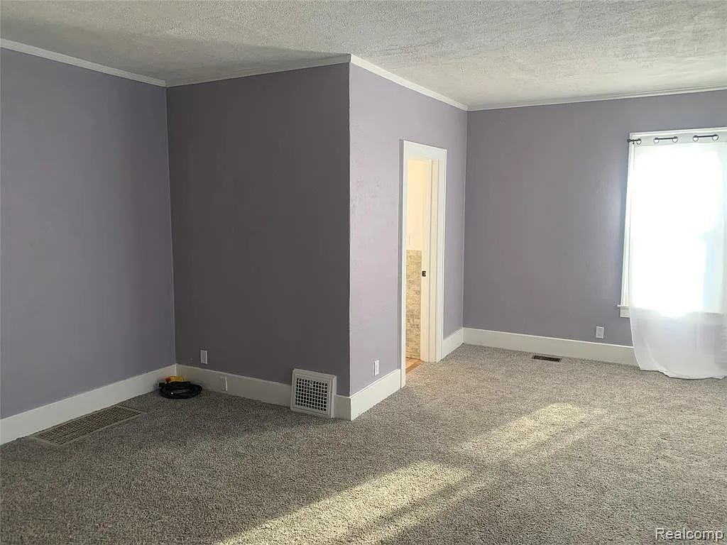 3 bed, 1.0 bath, 1150 sqft, $1,600 — Photo 1