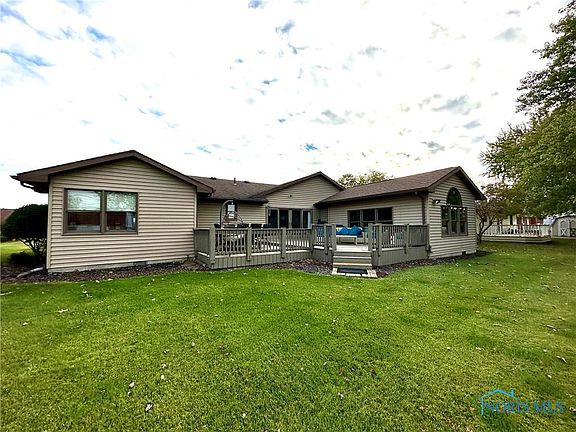 3rd image of 1302 Pinehurst Dr