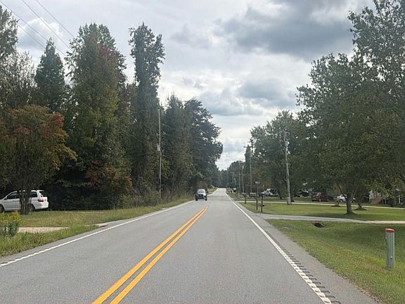 4th image of 704 Jameson Rd