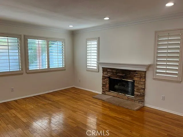 28 Granada — Photo 4