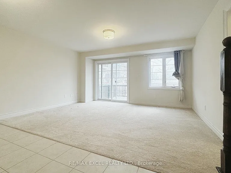 28 Island Green Ln — Photo 6