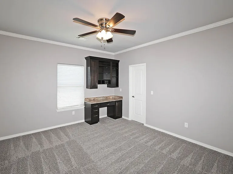 7501 Continental Pkwy — Photo 33