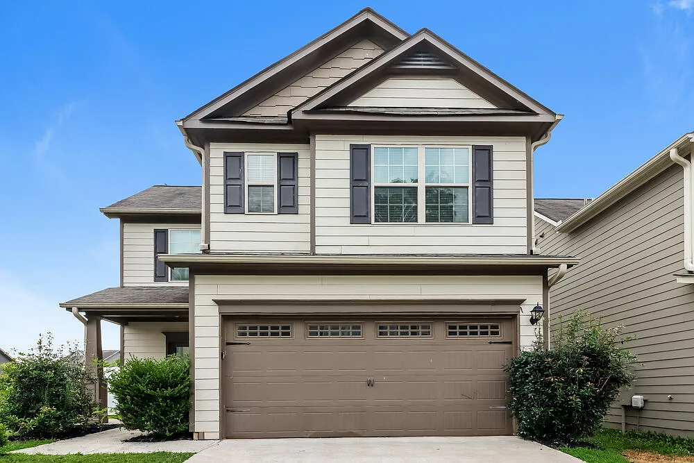 3 bed, 2.5 bath, 1345 sqft, $1,940 — Photo 1