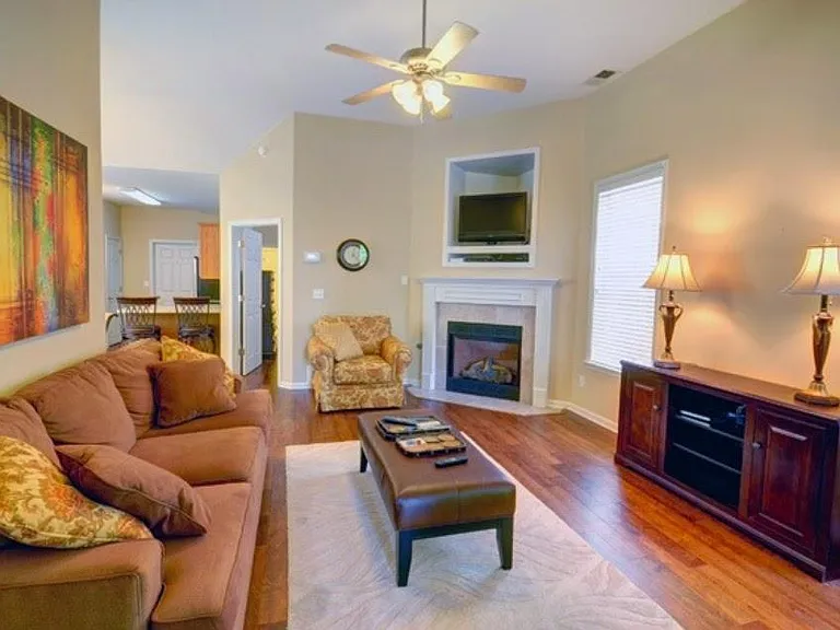1241 Isle Bay Dr — Photo 3