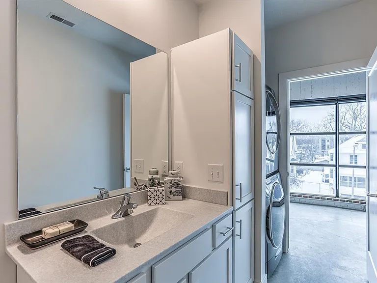 Dahlman Flats — Photo 17