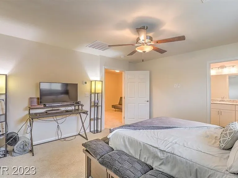 7431 Sunray Point St — Photo 9