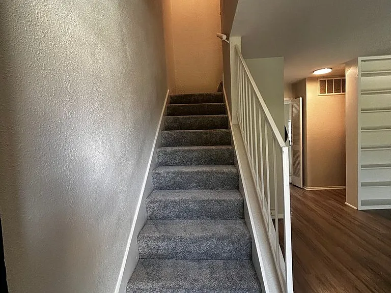 Oak Park Apartments — Photo 60