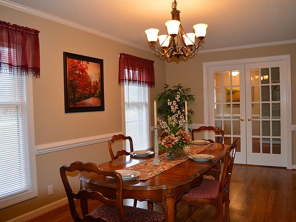 3rd image of 204 Ashby Ln