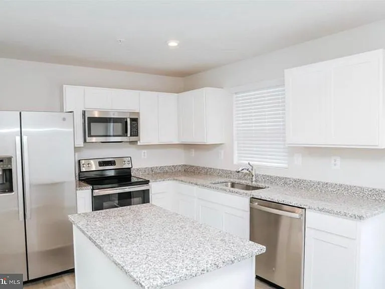 118 Charlotte St — Photo 9