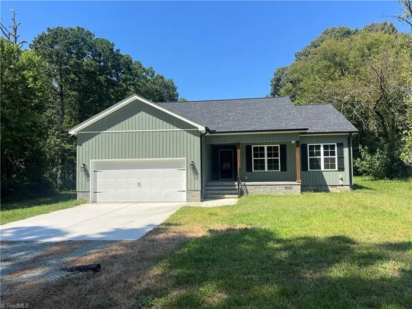 125 Albertson Rd, Thomasville, NC 27360