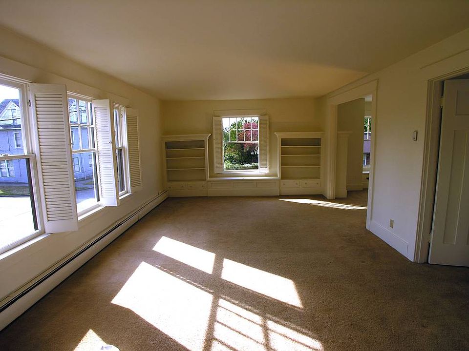 2nd image of 6206 1st Ave NE