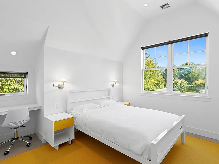 202 Halsey St — Photo 17