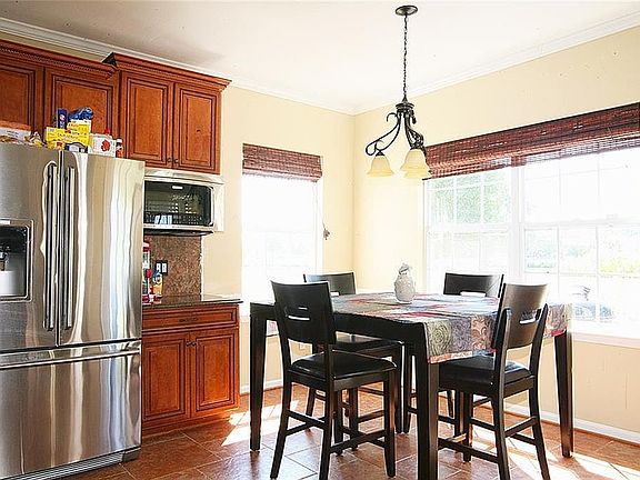 5th image of 315 Big Pond Ln