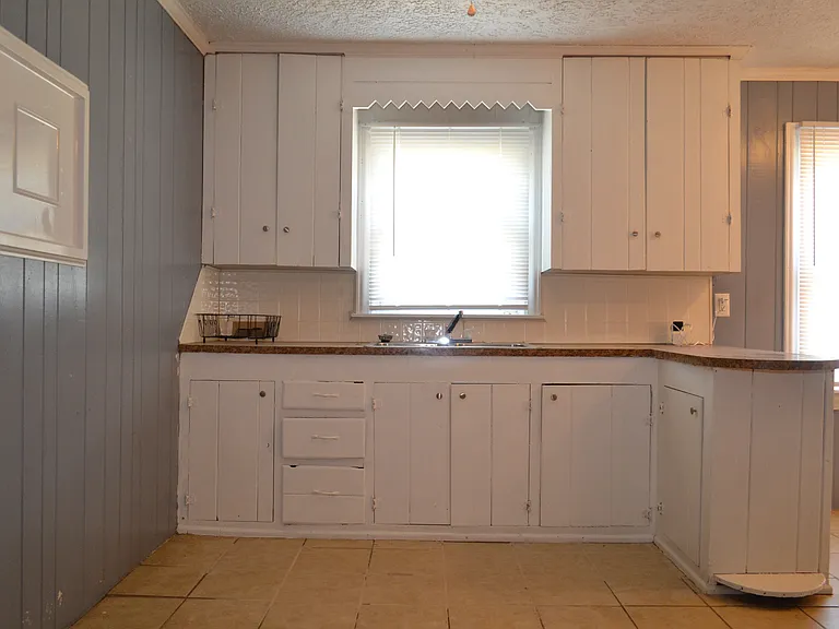1615 Argonne Blvd — Photo 24
