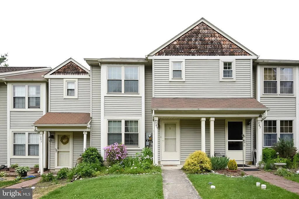 385 Kent Ln photo 1
