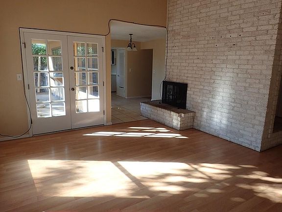 4th image of 1702 Jerry Abbott St #0