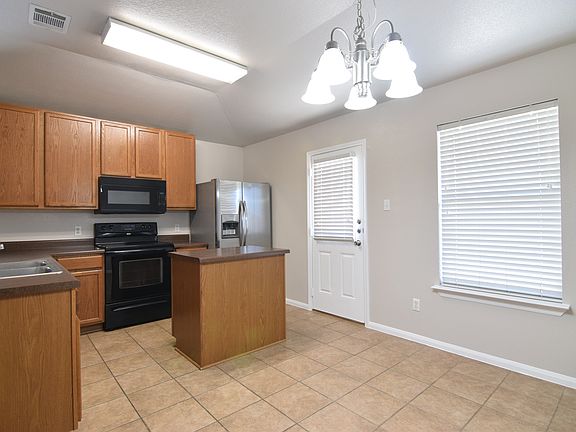 4th image of 714 Sugar Brook Dr