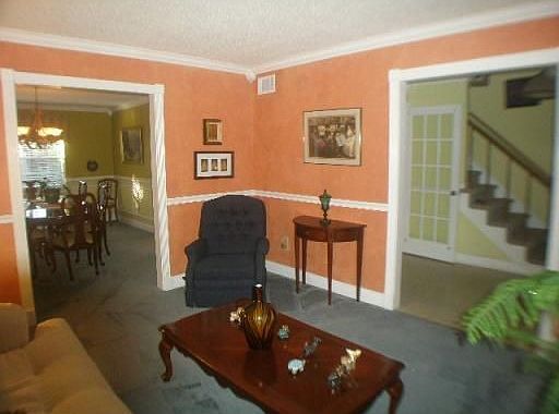 3rd image of 1044 Kingsway Dr E