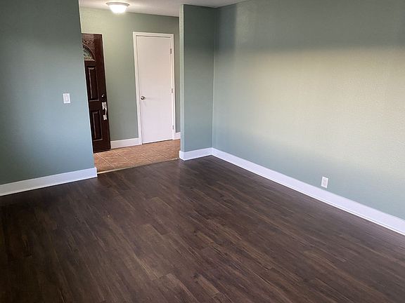 5th image of 167 Radcliffe Dr