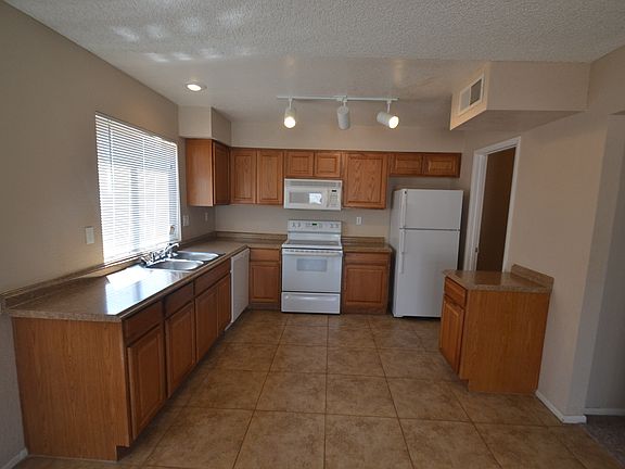 4th image of 3063 N 89th Dr