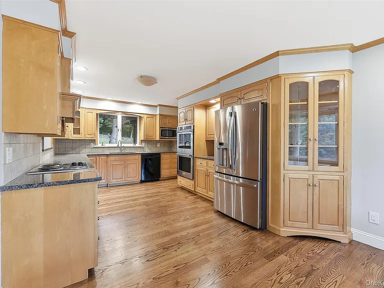 475 N Riverside Rd — Photo 8