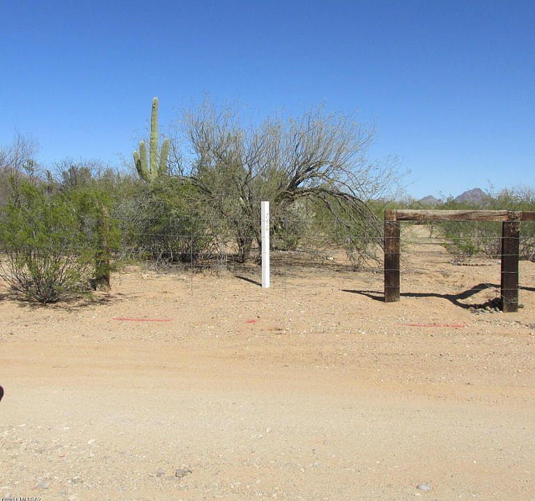 2nd image of 740 N Double T J Ranch Rd