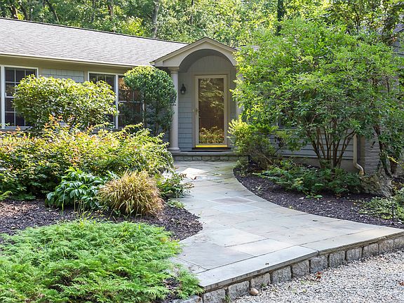 196 Newtown Turnpike