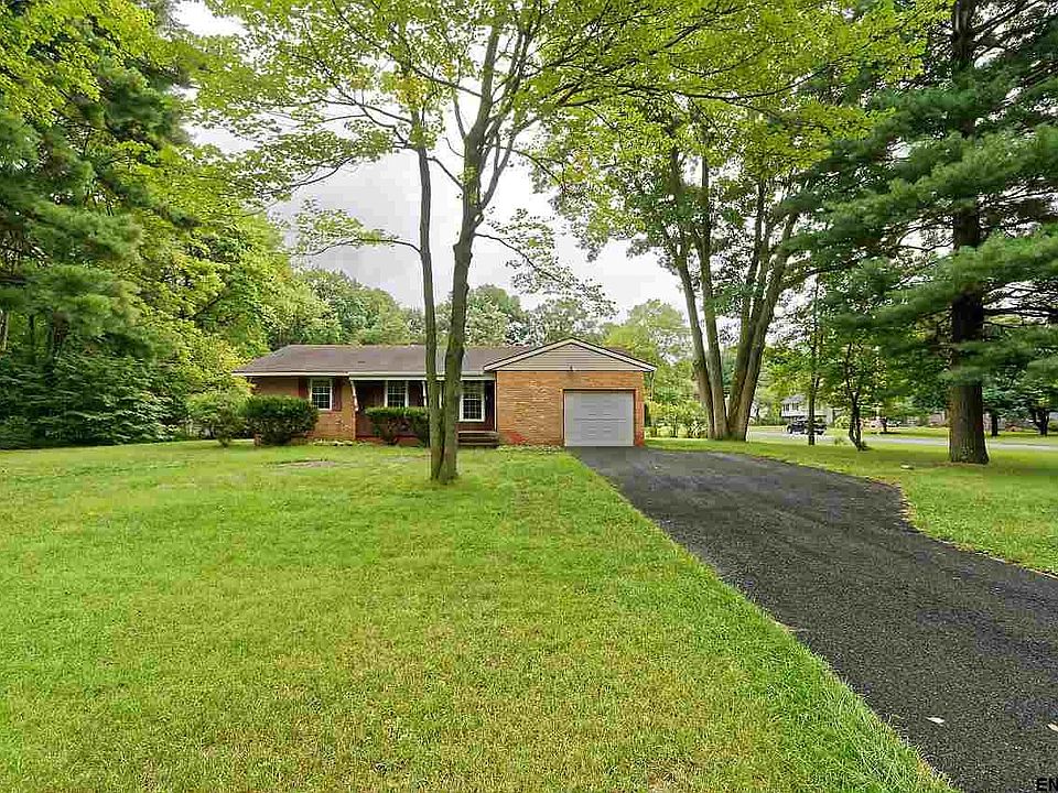 1st image of 1 Linden Ct