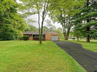 1 Linden Ct, Clifton Park, NY