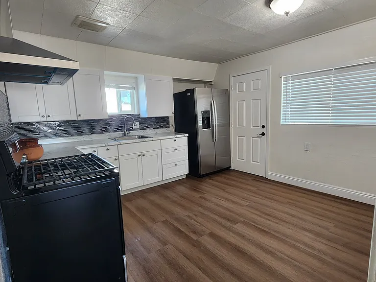 2763 S Willow Ave — Photo 7