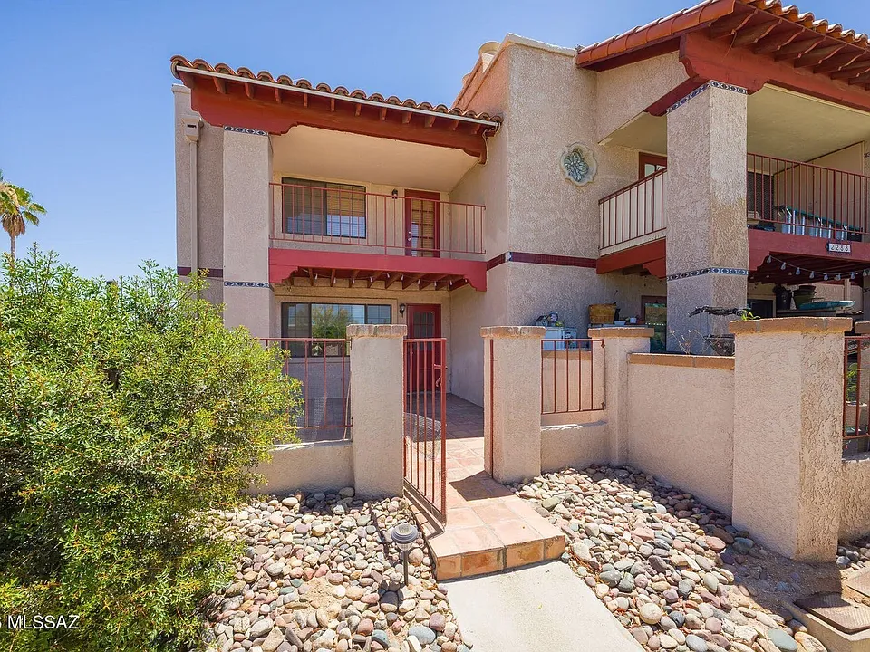 2284 W Paseo Cielo